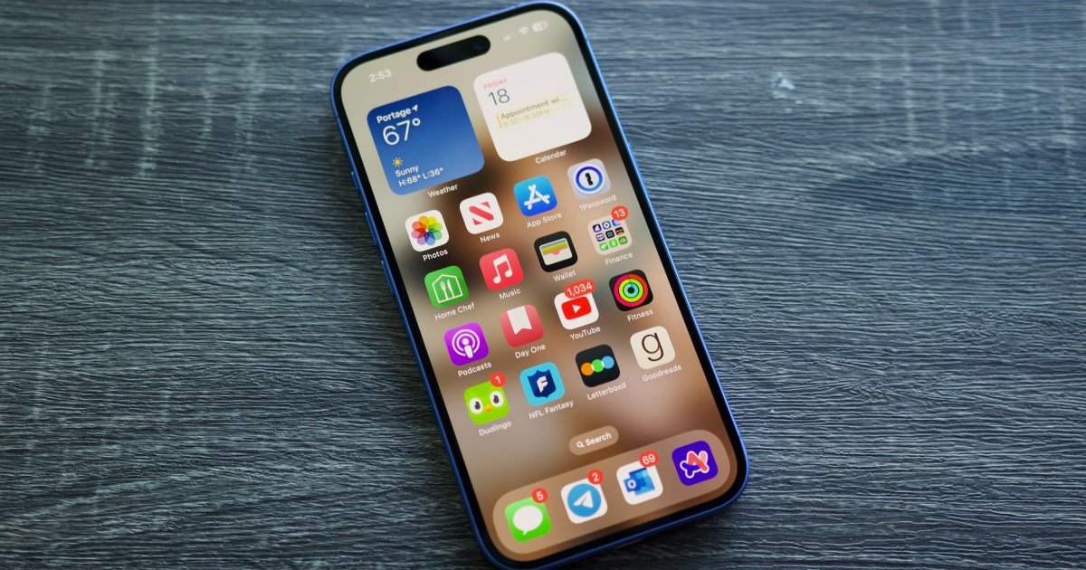 iphone-16-pro-home-screen-wider-crop.jpeg