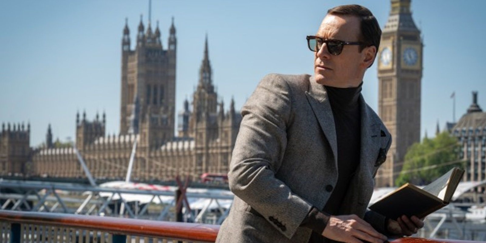 michael-fassbender-reading-a-book-in-black-bag.jpg