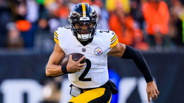 nfl-quarterbacks-career-rushing-yards-quiz.jpg