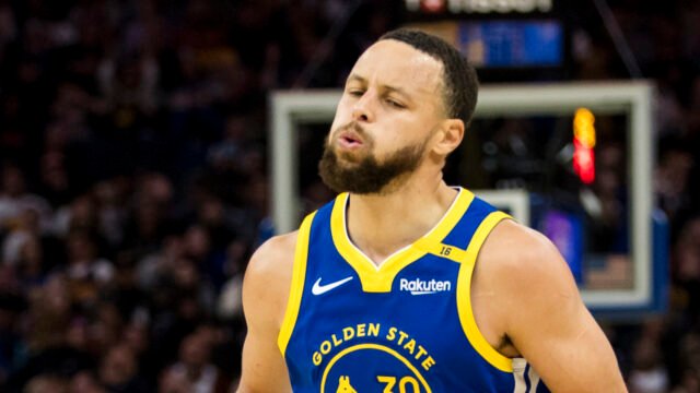 watch-curry-makes-history-his-4000th-career-three.jpg