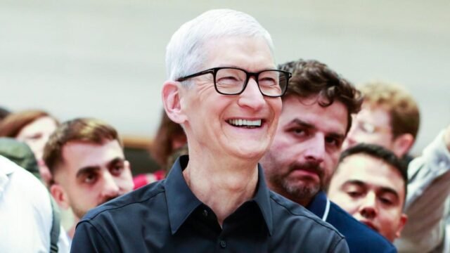 1761400490_tim-cook-gettyimages-2235741168.jpg