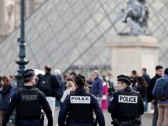 A francia rendőrség letartóztatta a Louvre-i rablási ügy két gyanúsítottját