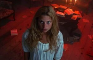 Ez nem egy „Ijesztő film”. Ez egy 90 perces pszichedelikus pánikroham film formájában