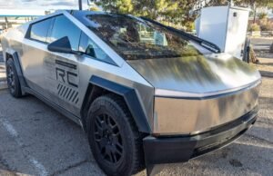 A Cybertruck visszahívja a slágereket. Ehhez a legújabbhoz hibáztasd a ragasztót