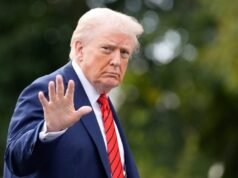 A készletek esnek, amikor Donald Trump figyelmezteti az új kínai tarifákat