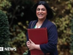 Néhány migránsnak 20 évig kell várnia a letelepedett státuszra