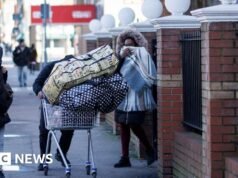 A kormány 74 millió fontot követel vissza a menedékjogi szállodacégektől