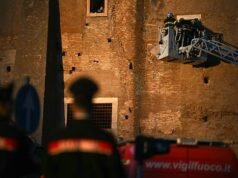 Nem sokkal ezután meghalt egy ember, akit a részben összedőlt középkori toronyból emeltek ki Rómában