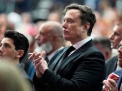 Musk a világ 1. billiórosává válhat, amikor a Tesla részvényesei óriási fizetési csomagot hagynak jóvá