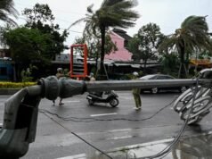 A Kalmaegi tájfun esőt és pusztítást hoz Vietnamban, a halottak száma megközelíti a 190-et a Fülöp-szigeteken