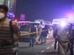 Nyolc ember meghalt egy autórobbanásban a Red Fort közelében Újdelhiben