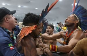 Őslakos aktivisták megrohamozták az ENSZ klímacsúcsát Brazíliában, és lépéseket követelnek