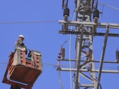 2 év háború után a gázai elektromos vállalat megteszi az első lépéseket a lámpák visszakapcsolására