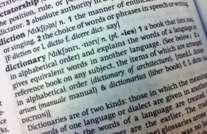 A „parasocial” a Cambridge Dictionary az év szava