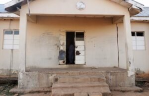 A Nigériában elrabolt 25 diák közül egyet biztonságban találtak, miközben folytatódik az eltűnt lányok keresése