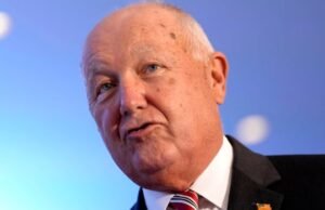 Az Egyesült Államok nagykövete nehezményezi, hogy beavatkozik a külpolitikai választási politikába, de Trump úgy tűnik, nem bánja ezt