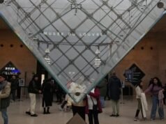 A Louvre új térfigyelő kamerákat és behatolásgátló rendszereket állít fel a rablás után