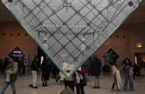 A Louvre új térfigyelő kamerákat és behatolásgátló rendszereket állít fel a rablás után