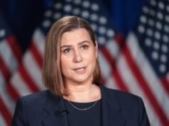 A Kongresszus demokrata állatorvosai a törvénytelen katonai parancsok követésére figyelmeztetnek, amelyeket Trump lázadásnak nevez