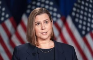 A Kongresszus demokrata állatorvosai a törvénytelen katonai parancsok követésére figyelmeztetnek, amelyeket Trump lázadásnak nevez