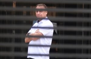 Bolsonaro azt állítja, hogy „hallucinációk” késztették az ex-brazil elnököt arra, hogy manipulálja a bokafigyelőt