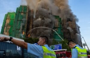 36-an haltak meg, 279-en eltűntek a hongkongi magasházi épületegyüttes tűzvészében