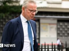Michael Gove bocsánatot kér, miután a Covid-jelentés „mérgező” kultúrát állít
