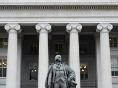 A kincstári tisztviselő hideg vizet önt az 50 éves futamidejű jelzáloghitel-ajánlatra