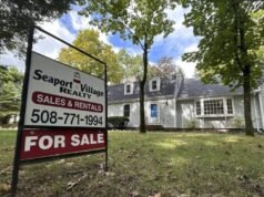 Az eladók közel egy évtizede a legnagyobb ütemben vonják ki az otthonokat a piacról