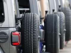 A Chrysler több mint 320 ezer Jeep SUV-t hív vissza az akkumulátortüzveszély miatt