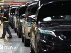 Az Egyesült Királyság növekedése a harmadik negyedévben lelassul az autógyártás nagy visszaesése után