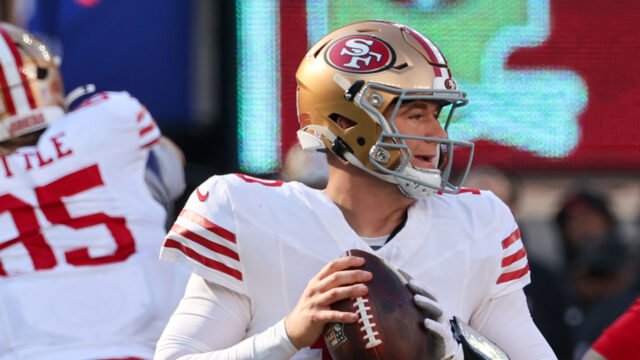 analyst-believes-49ers-brewing-qb-controversy.jpg