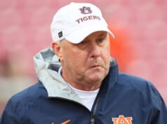 Auburn hatalmas döntést hoz HC Hugh Freeze-zel kapcsolatban