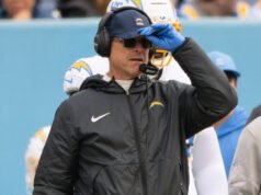 Jim Harbaugh, a Chargers a Joe Alt hírei közepette próbálja összegyűjteni a csapatot