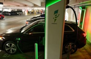 Az elektromos autók adókedvezményeinek megszűnésével kiszámoltuk, hogy az elektromos járművek még mindig olcsóbbak-e, mint a benzinesek