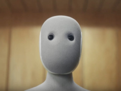 Ez a 20 000 dolláros humanoid robot azt ígéri, hogy rendbe hozza otthonát. De vannak kötve