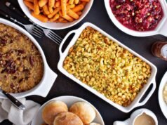 Egy egész hálaadásnapi vacsorát főztem meg, csak kék kötényes ételkészlettel. Íme, hogyan ment