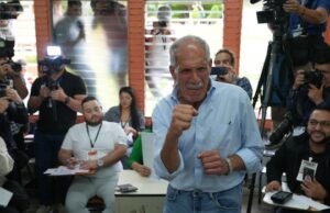 Trump ígéretet tesz arra, hogy megkegyelmez a kábítószer-kereskedelemért elítélt ex-hondurasi elnöknek, amikor országonként szavaznak