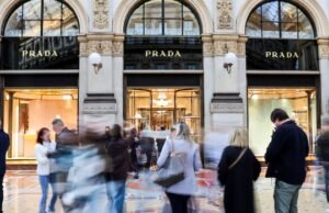 Az olasz Prada divatcsoport megvásárolja a rivális Versace-t