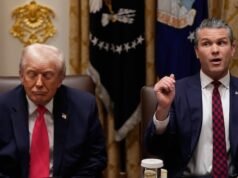 Hegseth és Pentagon hőségbe ütközik a Signal csevegési jelentése, a halálos hajós sztrájkról szóló eligazítás után