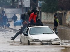 Az orvosok szerint a baba meghalt az expozíció következtében, miután a Byron vihar elárasztotta a gázai sátrakat