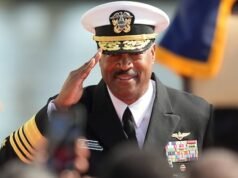 Az amerikai admirális hirtelen visszavonulása a latin-amerikai hadműveletek parancsnoki cseréjét ösztönzi