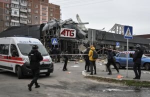 Zelenszkij felajánlja, hogy lemond NATO-törekvéseiről, továbbra is ellenzi a terület átadását Oroszországnak