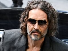 Russell Brand színész-komikust további két szexuális bûncselekmény miatt vádolják a brit rendőrség szerint