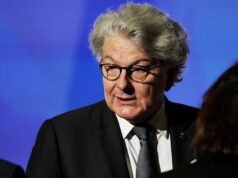 Az EU és Franciaország elítélte az Egyesült Államok vízumtilalmát a volt uniós biztos és aktivisták ellen