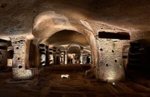 Nápoly utcái alatt egy társadalmi közösség a helyiekre, a kultúrára fogad, hogy segítse a zord környék virágzását