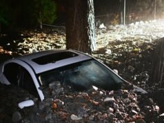 A kaliforniai vihar legalább két halálos áldozatot követelt, valószínűleg több heves esőzés és sárlavina