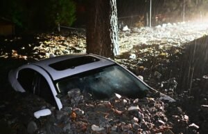 A kaliforniai vihar legalább két halálos áldozatot követelt, valószínűleg több heves esőzés és sárlavina