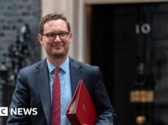 Darren Jones miniszter megvédi az Egyesült Királyság munkaügyi rekordját Walesben