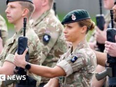 Az Egyesült Királyság katonai szünet évet ajánl fel a toborzás fokozására